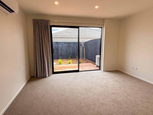 Townhouse for rent in Bryndwr, Canterbury