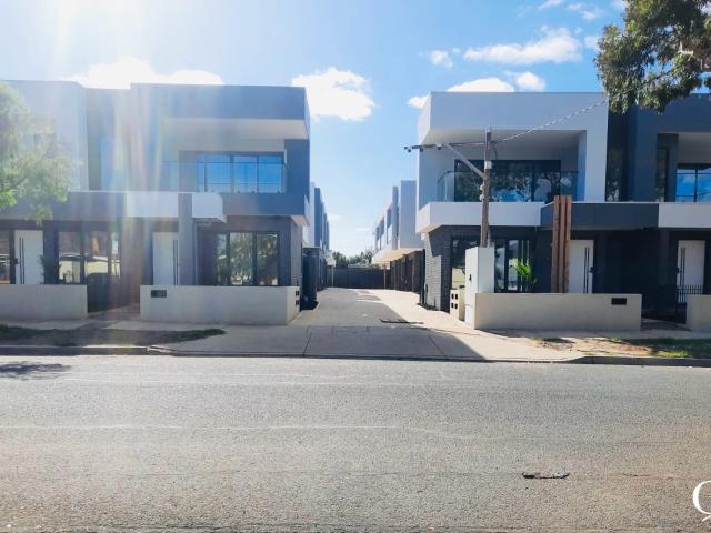 Townhouse for sale in Camerons Creek, Victoria