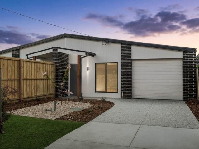 Townhouse for sale in St Albans Park, Geelong