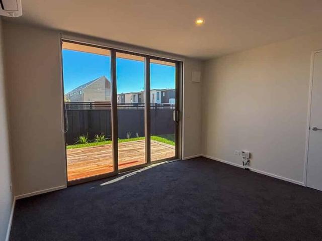 Townhouse for rent in Saint Albans, Canterbury
