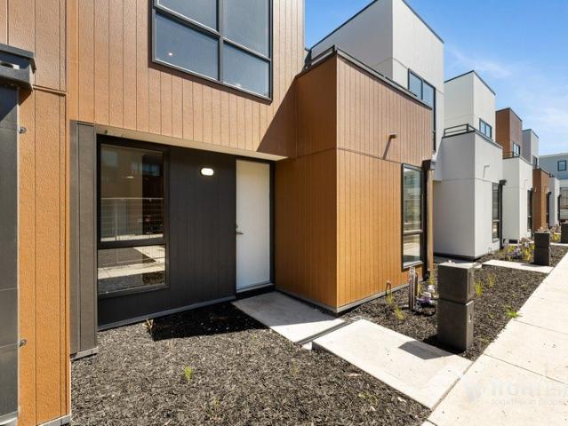 Townhouse for rent in Aurora Estate, Melbourne