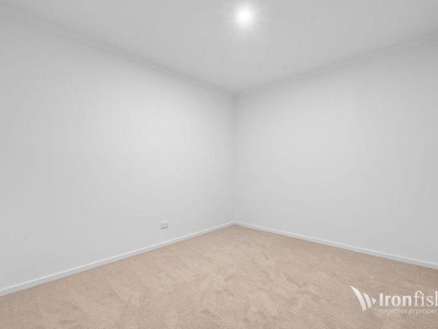 Townhouse for rent in Aurora Estate, Melbourne
