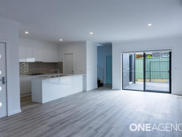 Townhouse for rent in Oak Flats, Shellharbour City Council