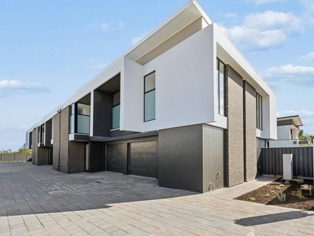Townhouse for rent in Christies Beach, Adelaide