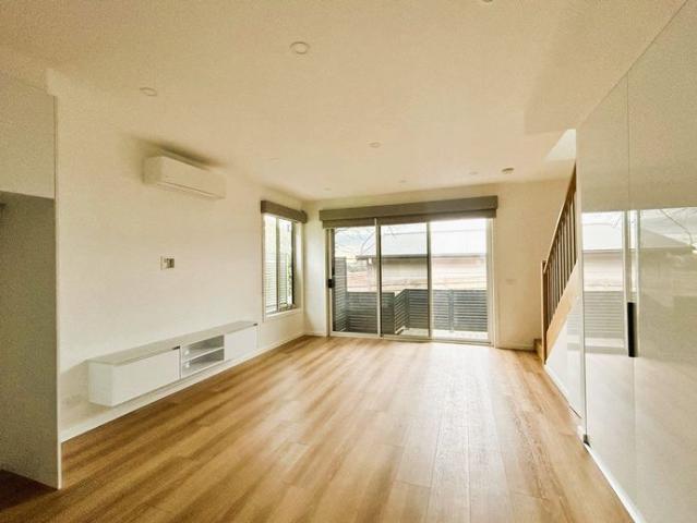 Townhouse for rent in Camerons Creek, Victoria
