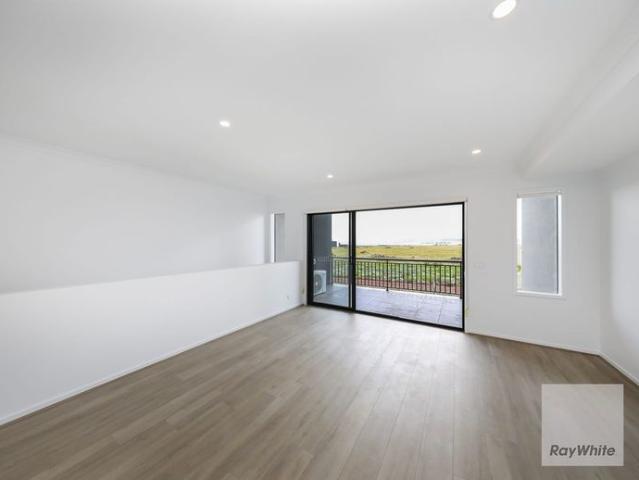 Townhouse for rent in Mount Atkinson, Melbourne