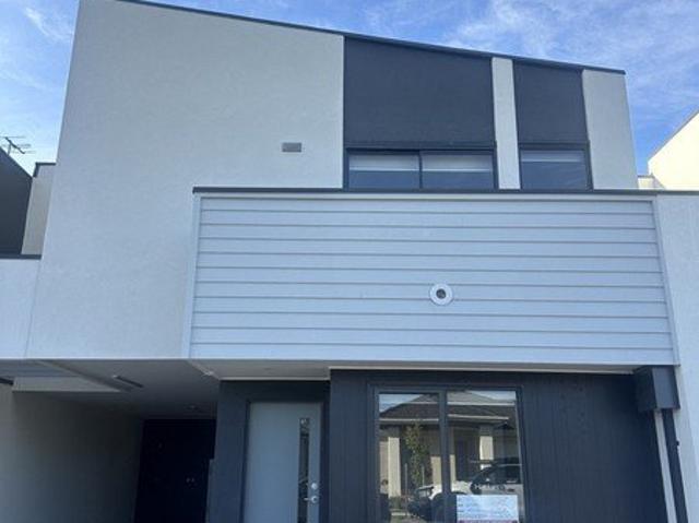 Townhouse for rent in Maddingley, Victoria