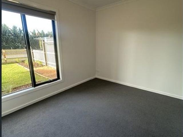 Townhouse for rent in Maddingley, Victoria