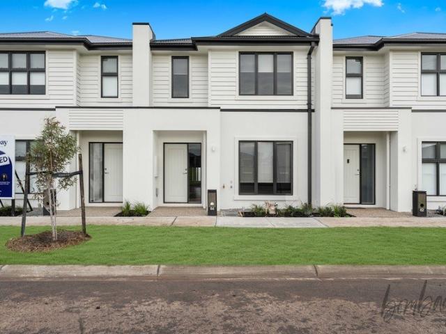 Townhouse for rent in Beveridge, Victoria