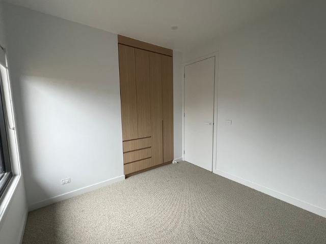 Townhouse for rent in Oak Park, Melbourne