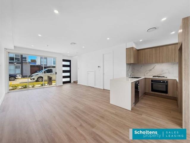 Townhouse for rent in Wollongong West, New South Wales