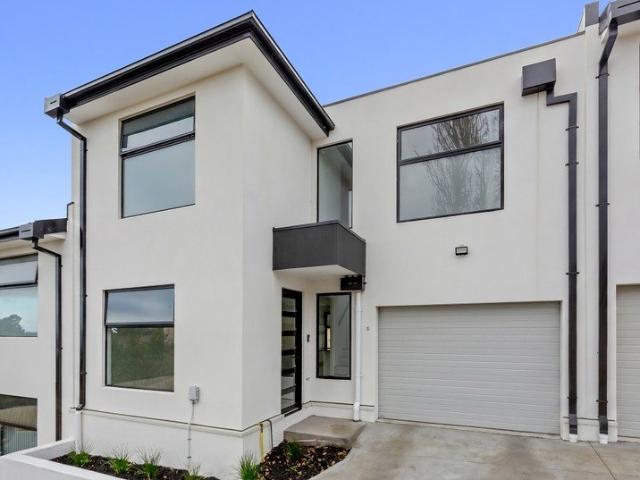 Townhouse for rent in Camerons Creek, Victoria