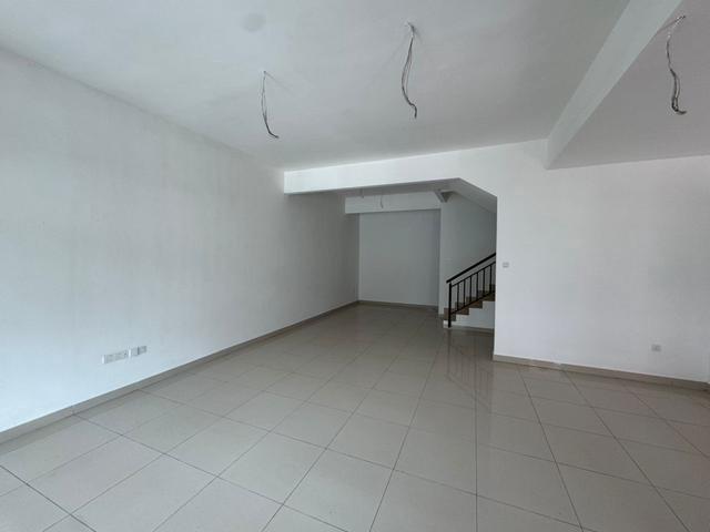 Terraced House for sale in Malaka