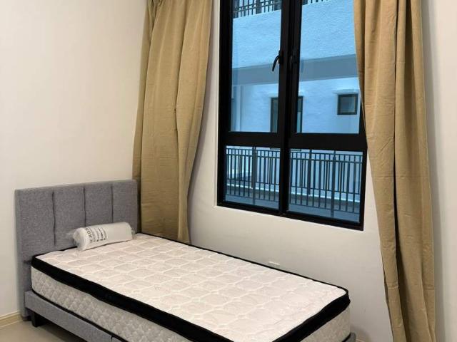 Room for rent in Teluk Kumbar, George Town