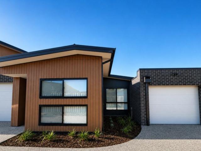 Townhouse for rent in Cowes, Victoria