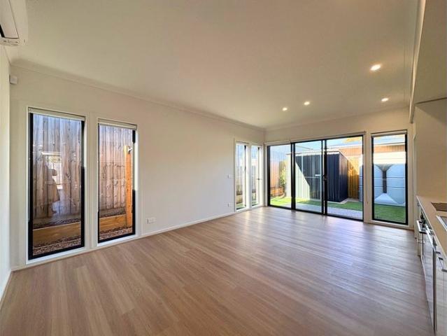 Townhouse for rent in Cowes, Victoria