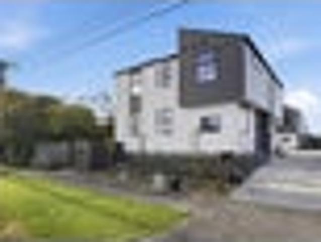 House for sale in Chaslands, Canterbury