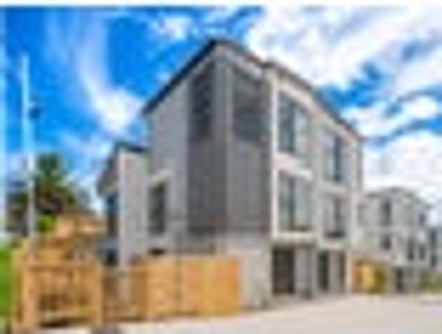 Townhouse for sale in Whangaparaoa