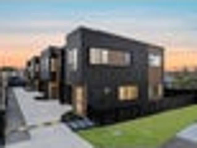 Townhouse for sale in Pakūranga, Howick