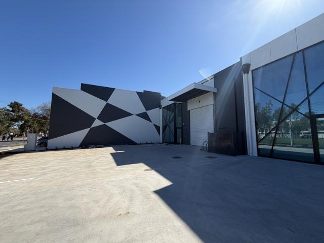 Warehouse for rent in Woodville, Adelaide