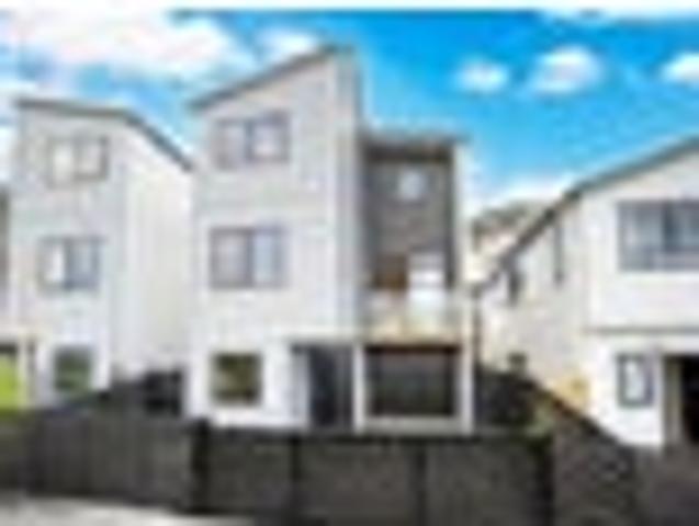 Townhouse for sale in Blockhouse Bay