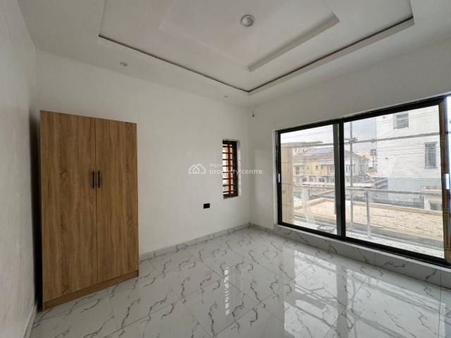 Flat for rent in Eti Osa, Lagos