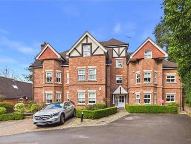 House for sale in Heol-las, Surrey