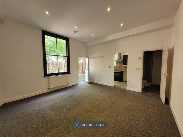 Studio for rent in Burton upon Trent, East Staffordshire