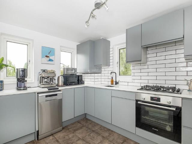 House for rent in Earlsfield, Greater London