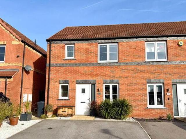 House for sale in Mapplewell, South Yorkshire