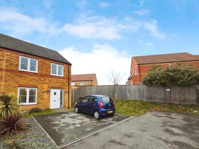 House for sale in Mapplewell, South Yorkshire
