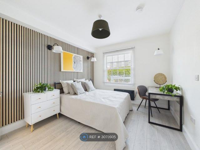 Room for rent in London Borough of Hammersmith and Fulham, Greater London