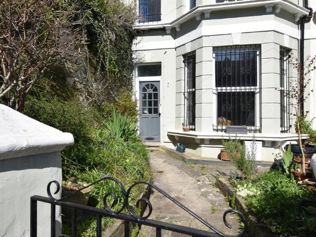 House for rent in Bohemia, Guestling Green
