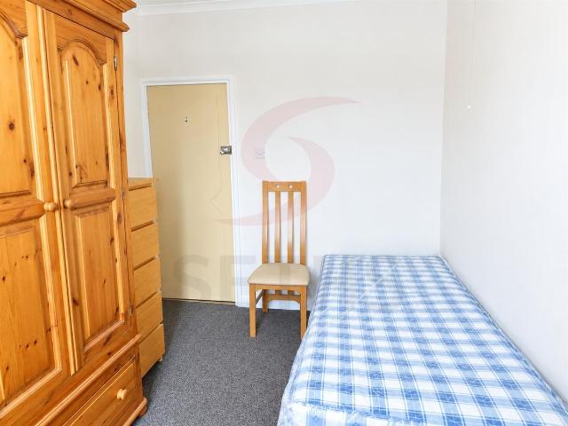 Room for rent in Bede Island, Leicester