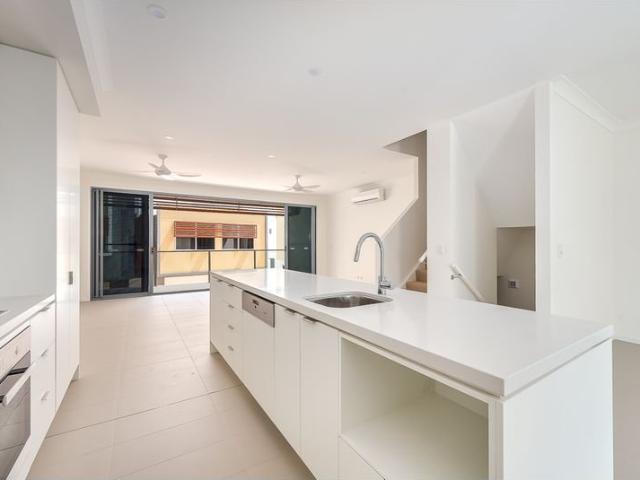 Townhouse for rent in Emerald Lakes, Gold Coast City