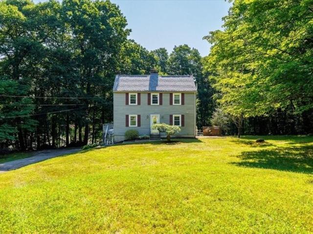 House for sale in Fiskdale, Massachusetts