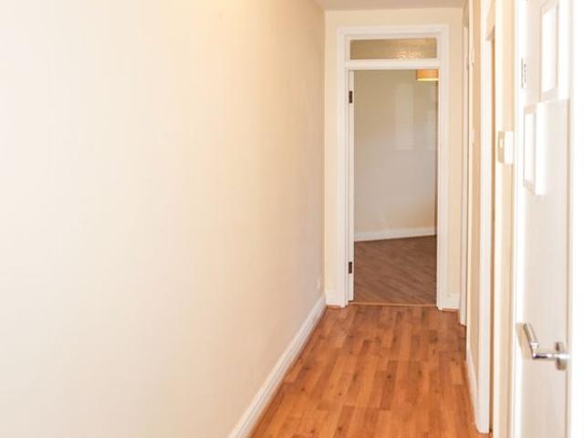 Apartment for rent in Seven Kings, Greater London