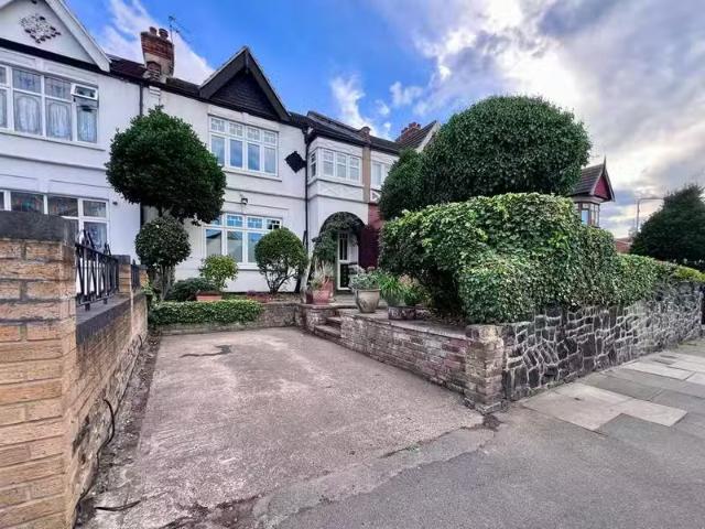 House for sale in Seven Kings, Seven Kings