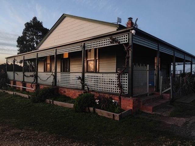 Cottage for sale in St Arnaud, Victoria