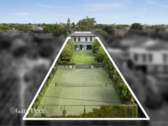House for sale in Caulfield North