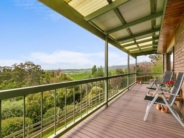 Cottage for sale in Yinnar South, Victoria