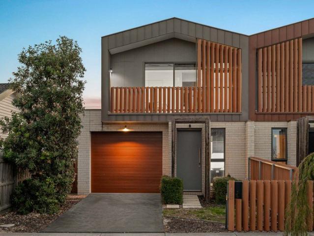 Townhouse for sale in Camerons Creek, Victoria