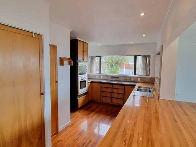 House for rent in Castor Bay