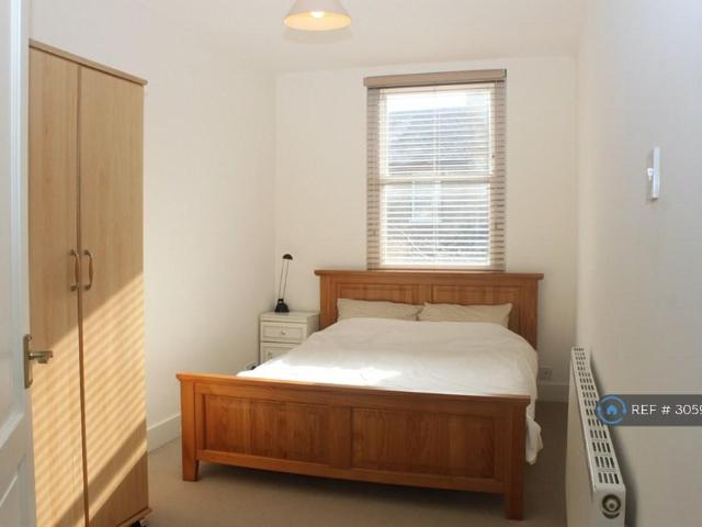 Apartment for rent in Bayonne Estate, Greater London