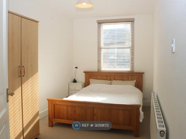 Apartment for rent in Bayonne Estate, Greater London