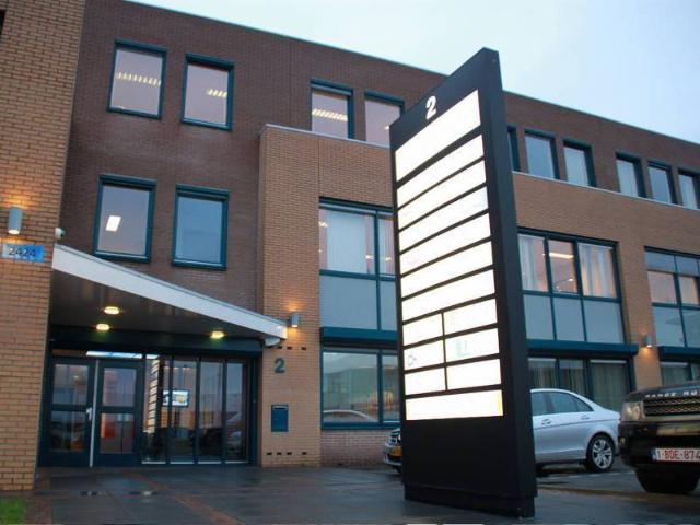 Bedrijfspand te huur in Slingerweg, Breda