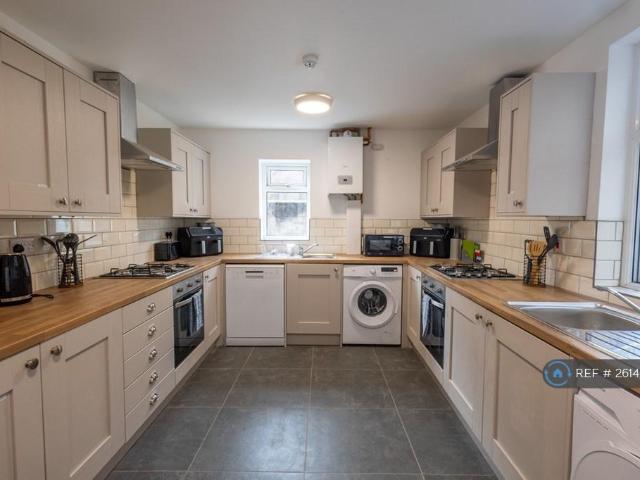 House for rent in Calderstones