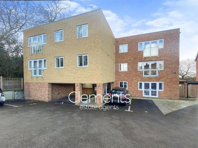 Apartment for rent in Highfield, Pouchen End