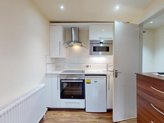 Studio for rent in Cricklewood, Greater London