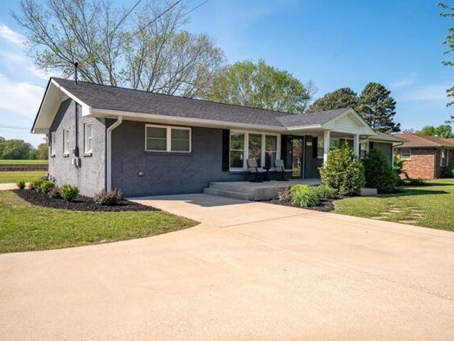 House for sale in Loretto